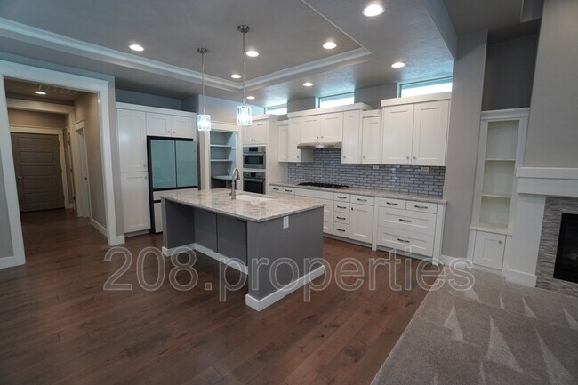 Building Photo - 407 W Pavilion Ln