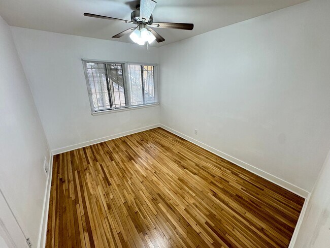 Building Photo - Quaint 3 bedroom Apt Home on 439-443 N. Spaulding Ave.