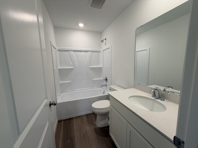 Building Photo - 523 Holly Lks Dr