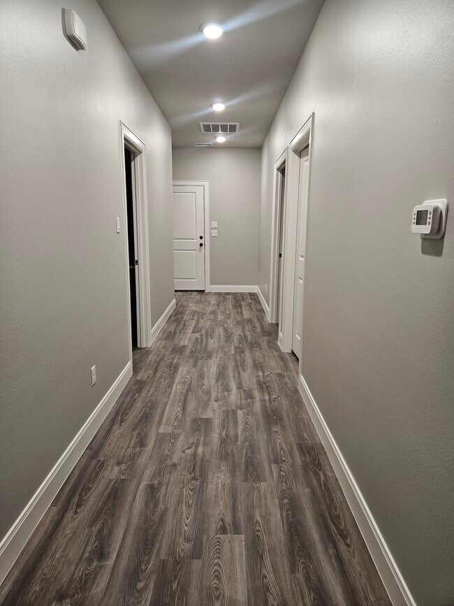 Building Photo - 514 E Chase St