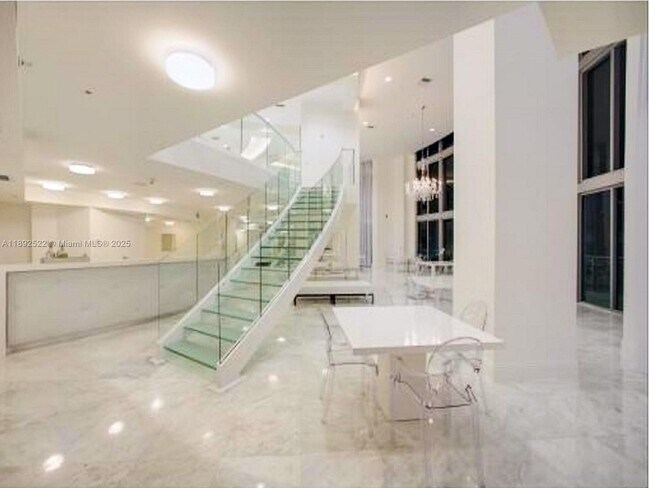 Building Photo - 350 S Miami Ave