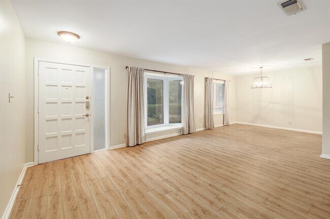 Building Photo - 8609 Melshire Dr