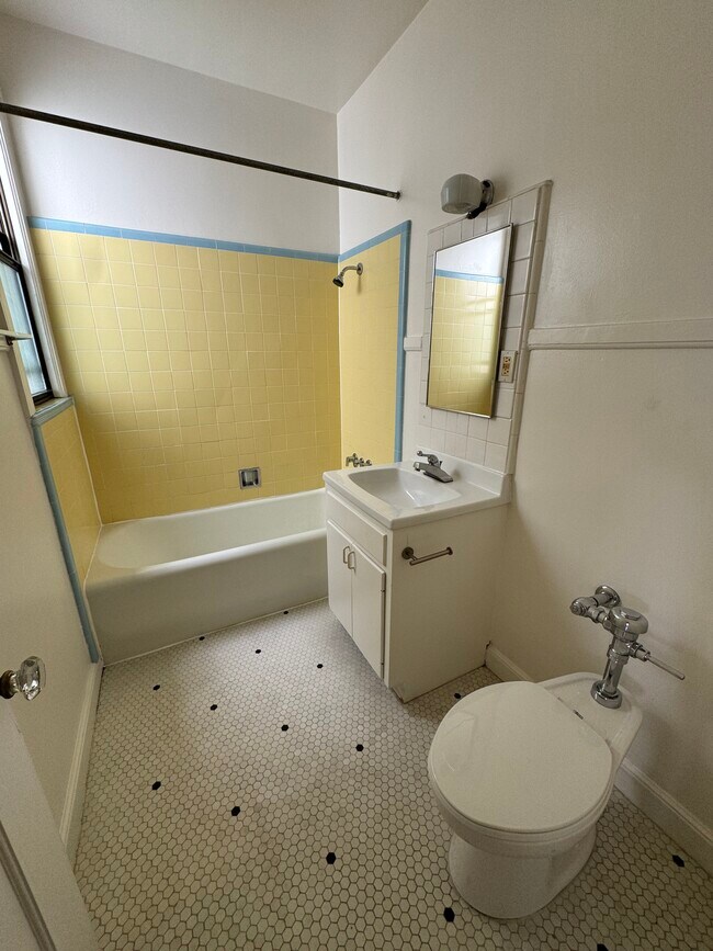 Building Photo - 251 Parnassus Ave