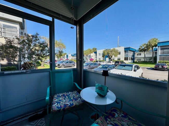 Building Photo - 530 Normandy Ln