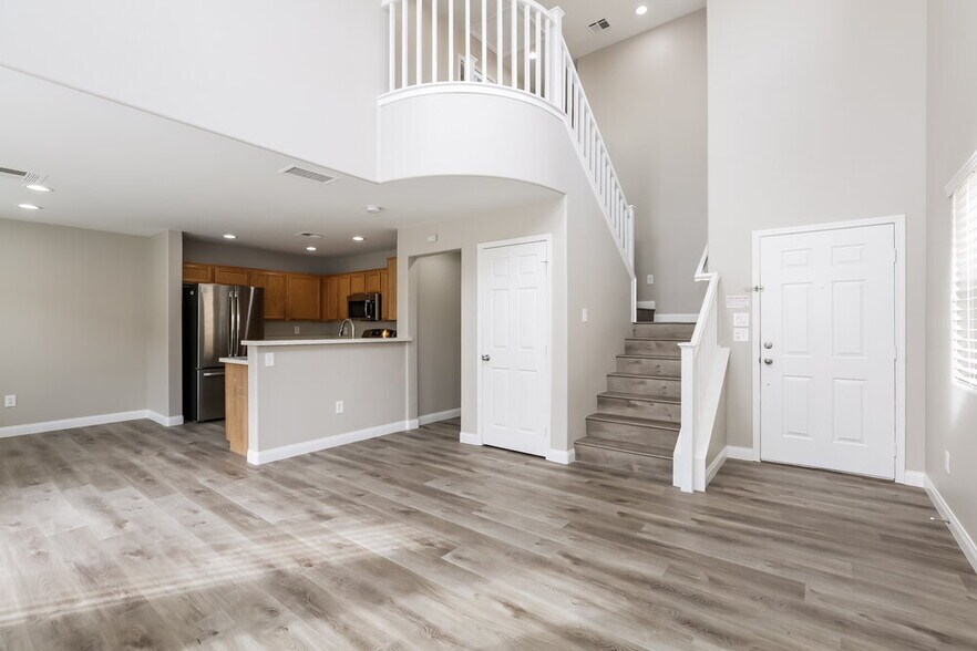 Building Photo - 10445 MIHELA Ave