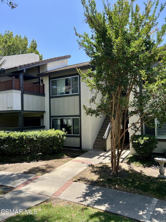 Primary Photo - 1342 E Hillcrest Dr