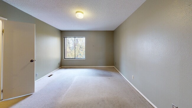 Building Photo - 449 S Wright St