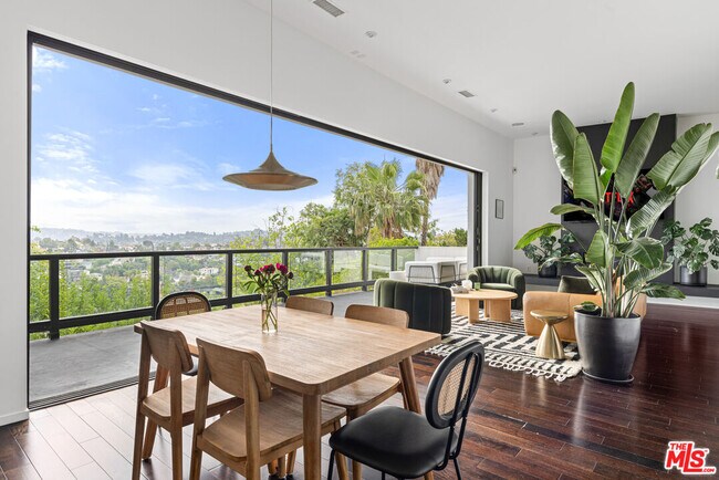 Building Photo - 2300 Ronda Vista Dr