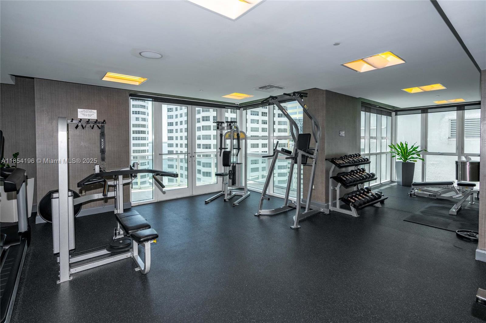 Building Photo - 950 Brickell Bay Dr