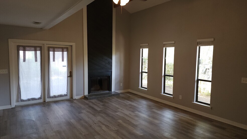 Building Photo - 2603 Fiddlestick Cir