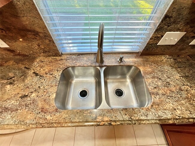 Building Photo - 17607 W Copper Lakes Dr