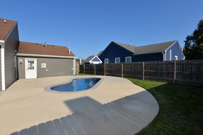 Building Photo - VB Ranch with an Inground-Pool