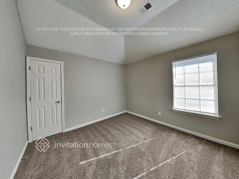 Building Photo - 685 Meadows Ln