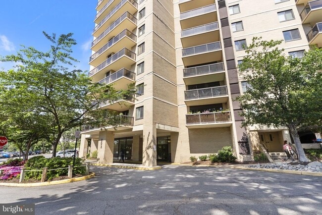 Building Photo - 203 Yoakum Pkwy