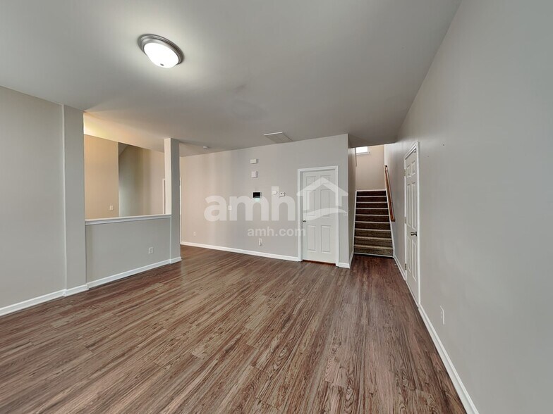 Building Photo - 5027 Abercromby St