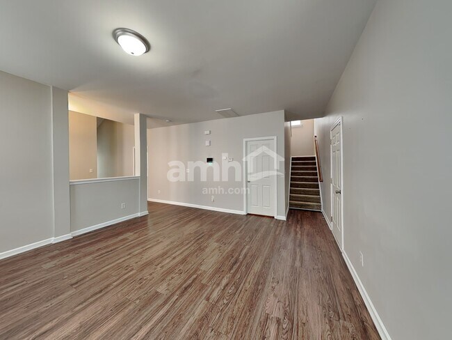 Building Photo - 5027 Abercromby St