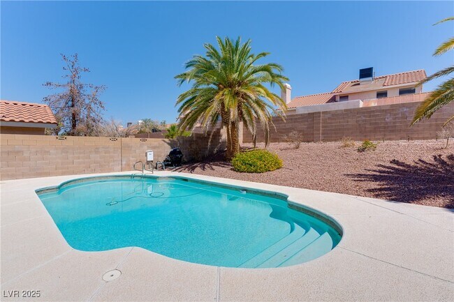 Building Photo - 20 Fantasia Ln