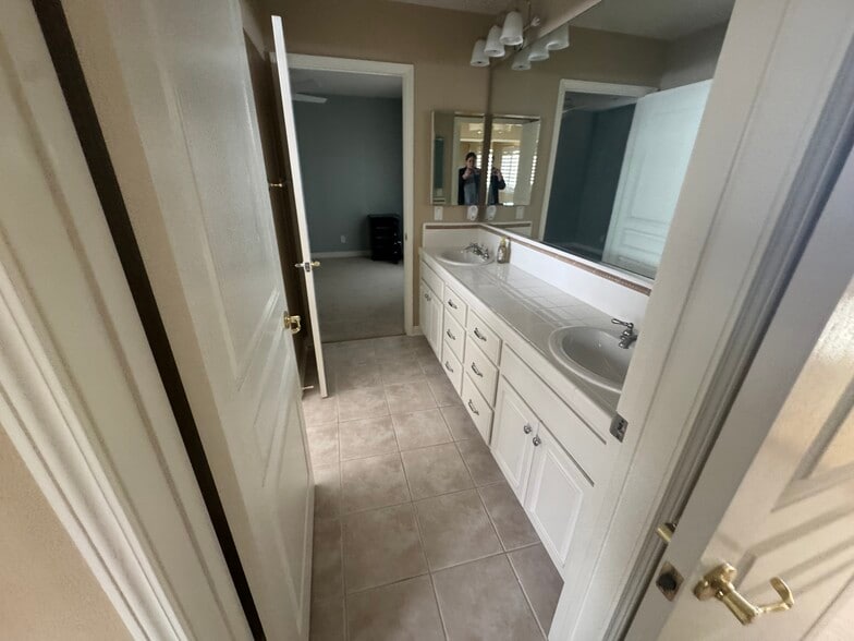 Building Photo - 11956 Stone Gate Way