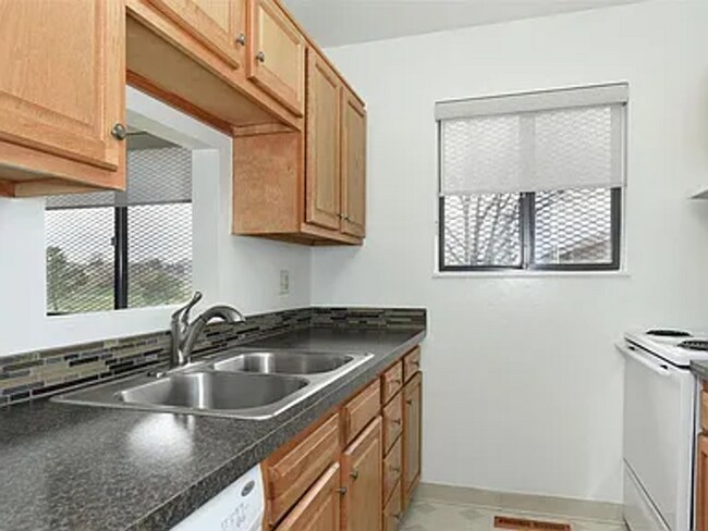 Building Photo - 8783 Chase Dr