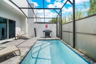 Building Photo - 384 Famagusta Dr