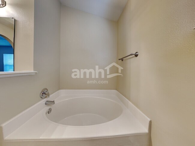 Building Photo - 1844 Saga Ct