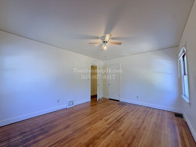 Building Photo - Timeless East Portland 3 Bed Home w/Backyard, Hardwood Floors, & Bonus Lower Level