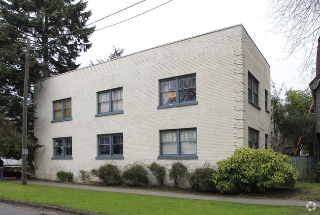 Building Photo - 1705 E Howell St