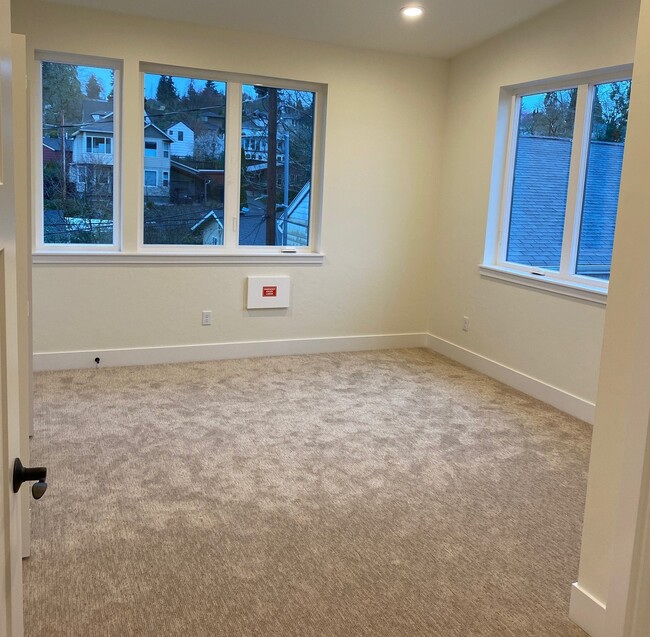 Building Photo - 2380 Willamette St