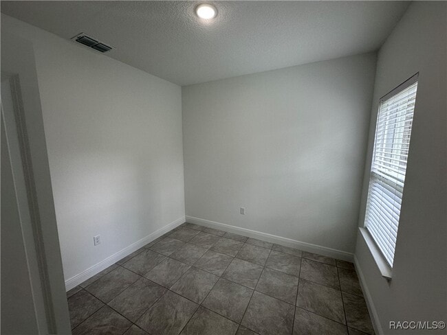 Building Photo - 7145 N Heritage Dr