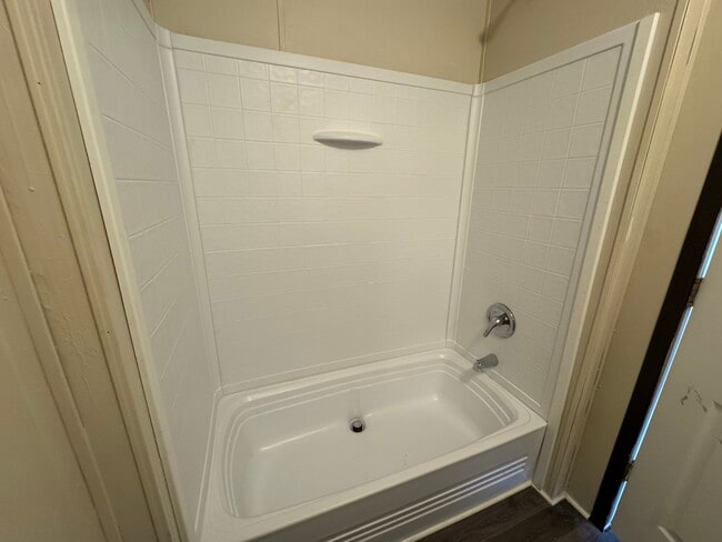 Building Photo - 48582 Lakeview E