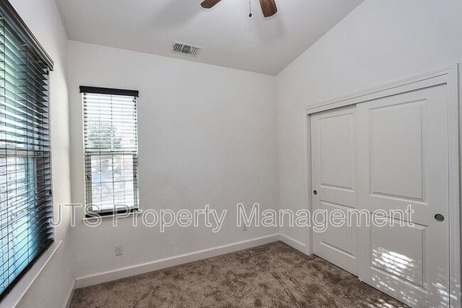 Building Photo - 1427 Bicker Cir