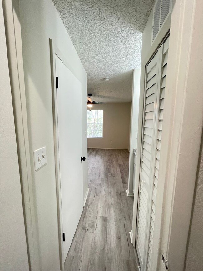 Building Photo - Fully Renovated 1-Bedroom, 1-Bath Condo in Gated Community – Available Now!