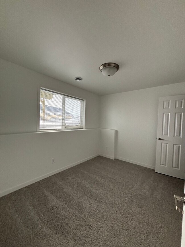 Building Photo - 3 Bed 3 Bath Townhome