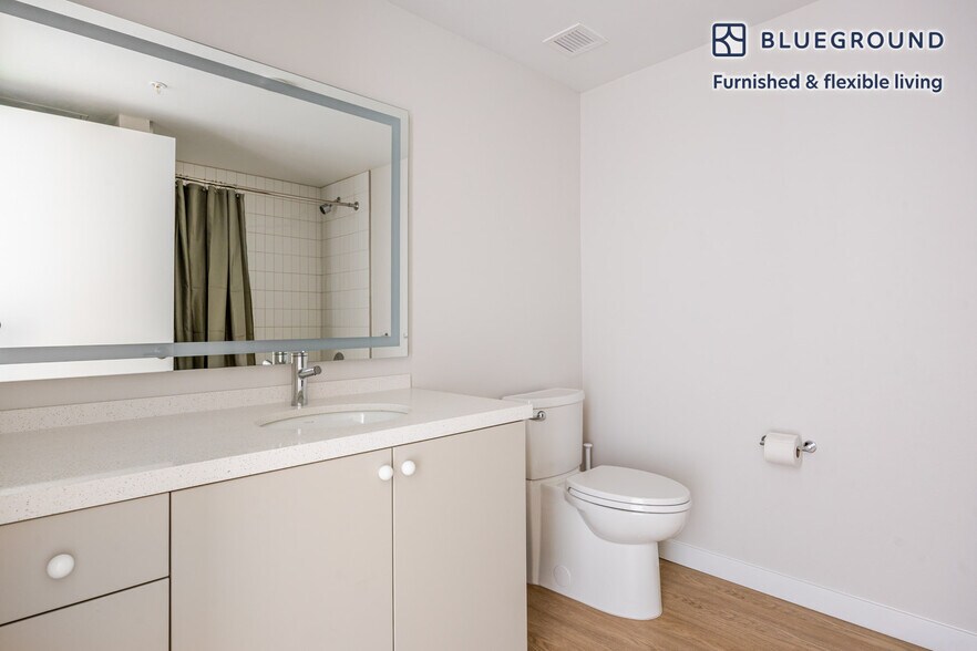 Building Photo - 200 Mesnager St