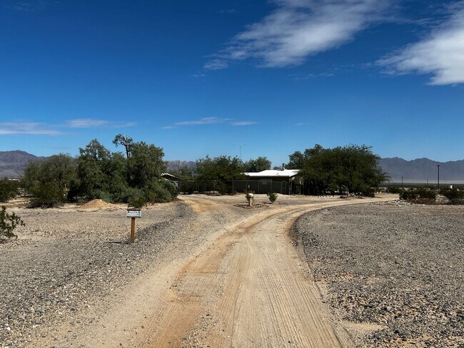 Building Photo - For Rent – Private Desert Retreat in Wonde...