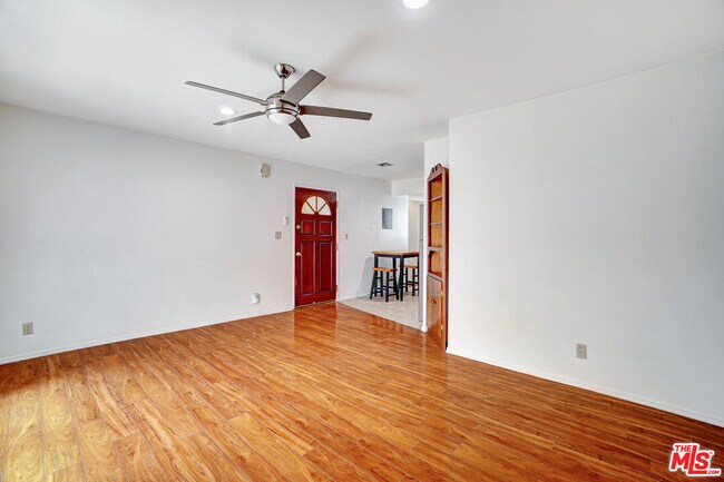Building Photo - 1824 S Barrington Ave