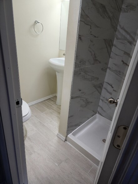 Building Photo - 311 E 6th Ave