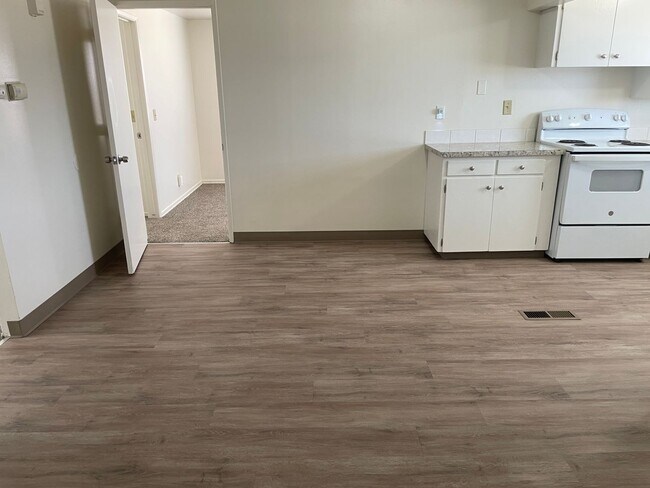 Building Photo - Beautifully Updated 3-Bed, 2-Bath Home – Move-In Ready!