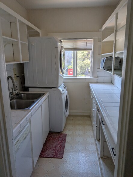 Building Photo - 1717 SE Clatsop St