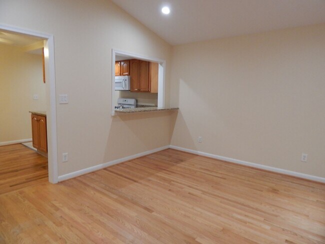 Building Photo - NICELY UPDATED DUPLEX NEAR METRO