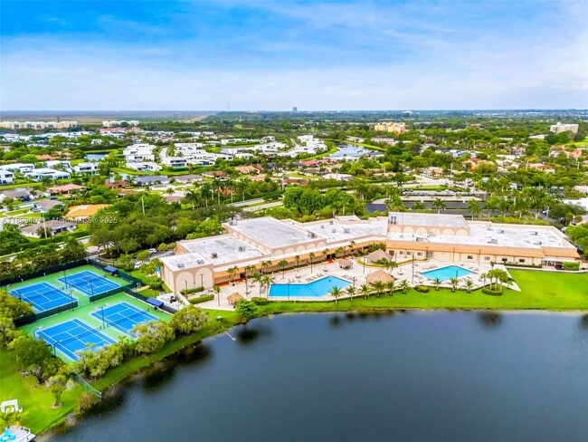 Building Photo - 16530 Royal Poinciana Ct