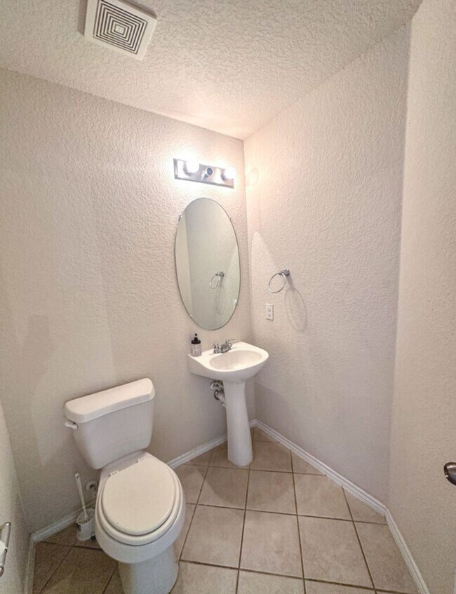 Building Photo - 3BED/2.5 HOUSE FOR RENT AVAILABLE NOW!