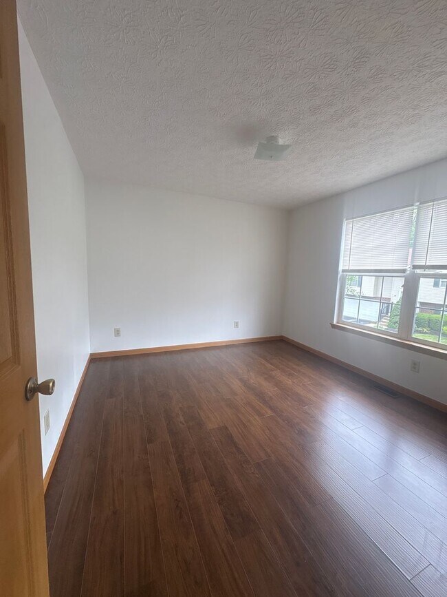 Building Photo - Condo for rent