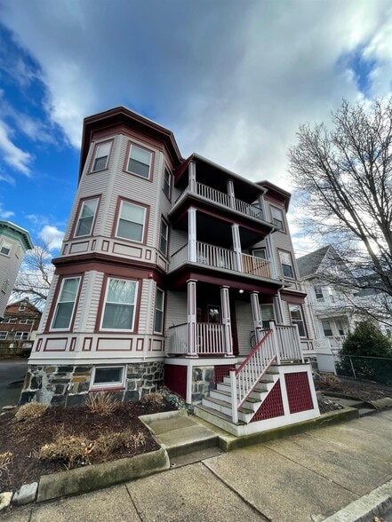 Building Photo - 14 Garrison Ave