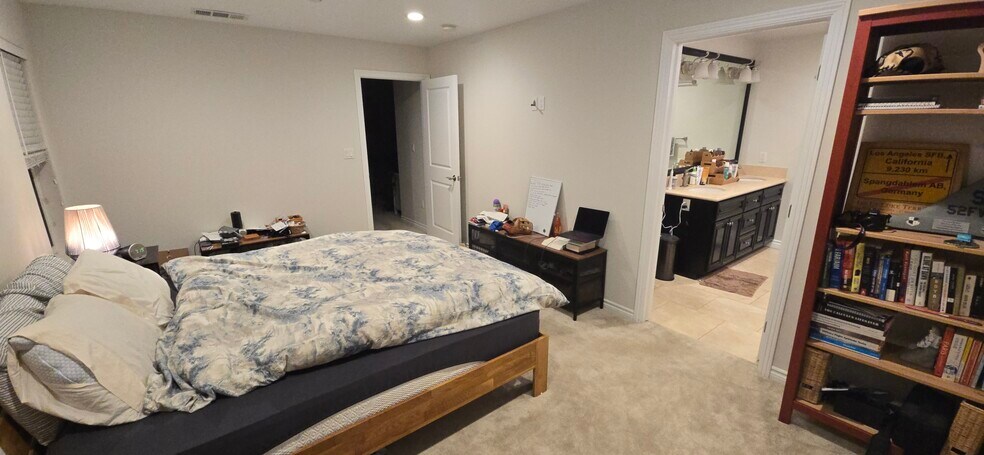 master bedroom - 532 N Francisca Ave