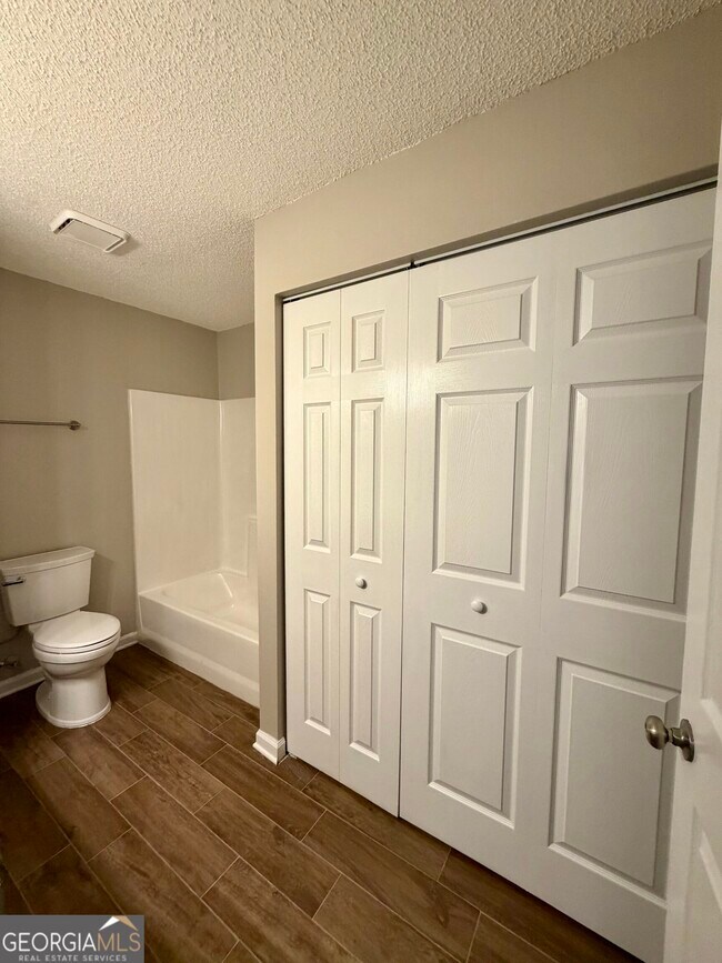 Building Photo - 438 Admiral's Walk Dr