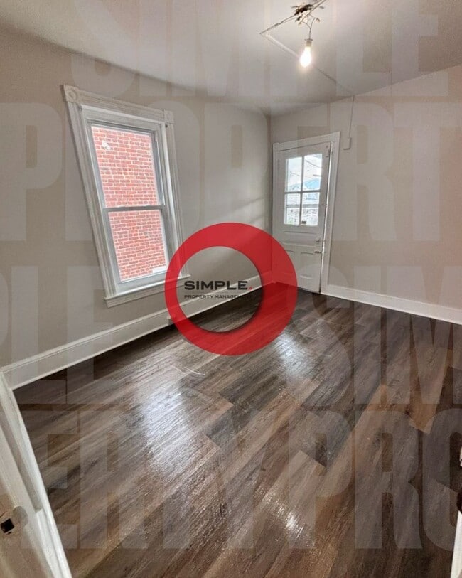 Building Photo - Huge 4-bedroom 1 bath in Historic District