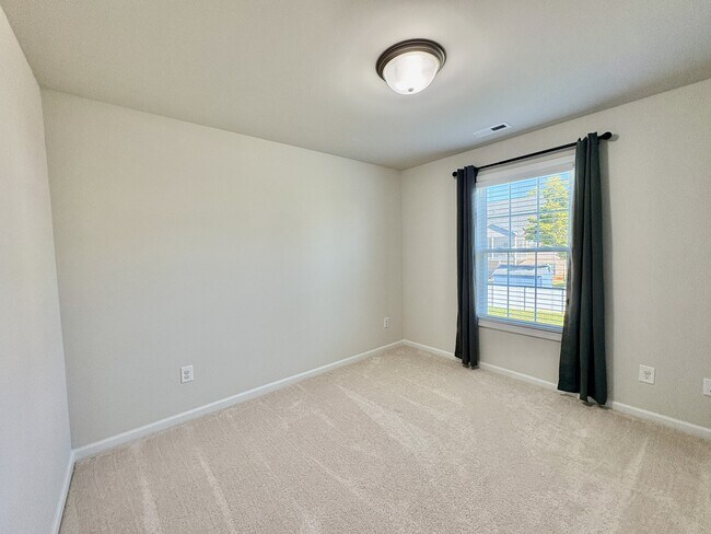 Building Photo - 189 Traverse Dr