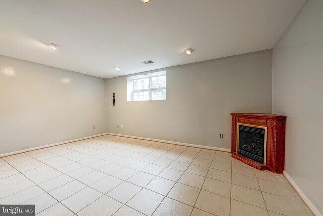 Building Photo - 11444 Heritage Commons Way