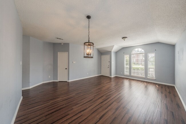 Building Photo - Spacious single-story 4-bedroom, 2-bath home in Arlington, Mansfield ISD